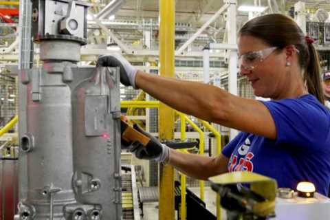 Jobs Manufacturing Require Teamwork and Flexibility