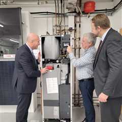 Shadow Minister for Skills and Education visits Chesterfield’s new Heat Pump Training Academy –..