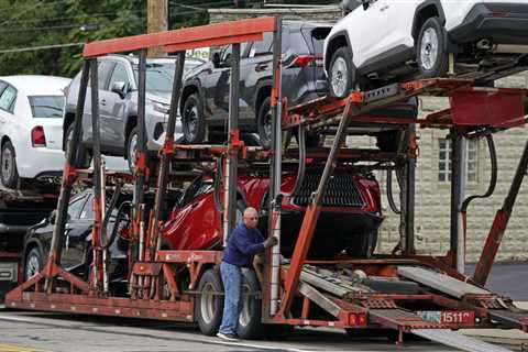 US sales at top automakers rise on improving inventory, Toyota struggles