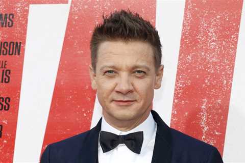 Jeremy Renner details horrifying injuries — 30 broken bones — in Diane Sawyer interview