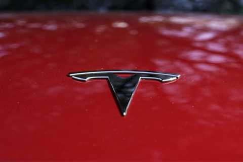 NHTSA investigates Tesla that failed to stop for school bus, struck teen