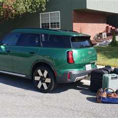 Mini Countryman Luggage Test: How much fits in the trunk?