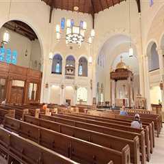 Uncovering the Fascinating Traditions and Customs of Cathedrals in Pinellas County, Florida