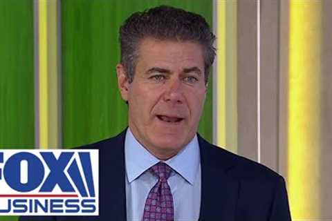 This creates ''widespread panic'' among investors, expert says